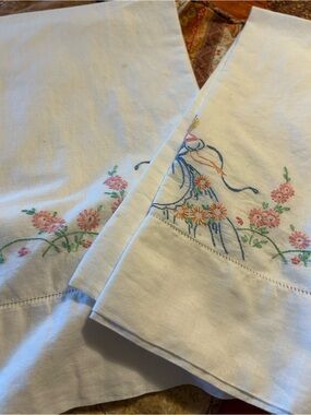 Vintage Embroidered Floral White Pillowcases - Classic Hand-Stitched Design